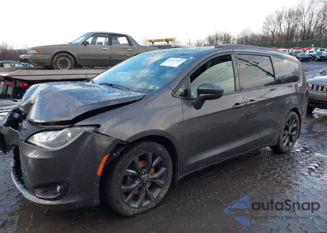 2018 Chrysler Pacifica Touring L из США, поврежденный, VIN 2C4RC1BG8JR193682